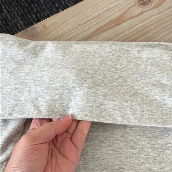 Abercrombie and Fitch Women’s Off the Shoulder Top - Picture 3 of 5